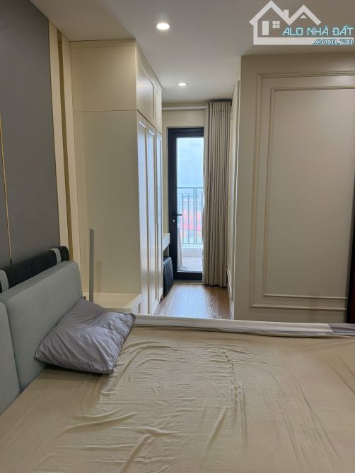 Cần bán căn hộ Central Field 219 Trung Kính 2 ngủ giá 7,58 tỷ