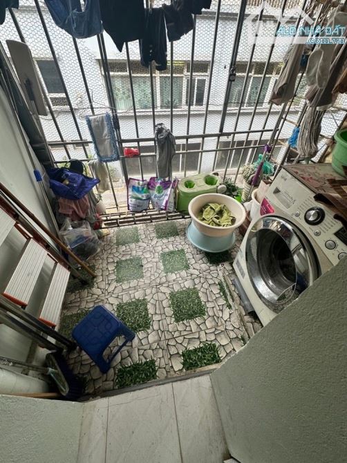 Bán căn tập thể lô góc tầng 2 phố Lạc Trung sổ 53m2 sử dụng 90m2 Trung tâm Hai bà trưng