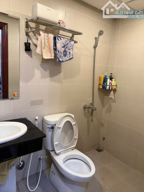 Cần bán căn hộ Central Field 219 Trung Kính 2 ngủ giá 7,58 tỷ