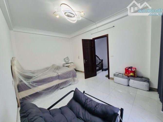 Bán nhà phố Bạch Mai , ngõ rộng , gần phố , cách ô tô tránh 15m . Dt 40m x 5Tx 10,5 tỷ