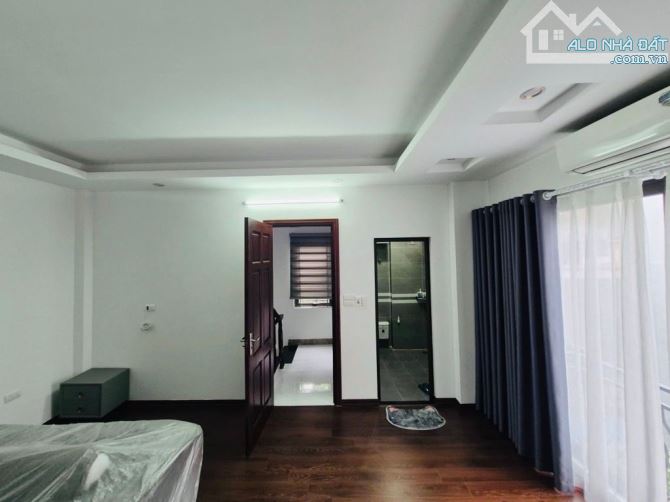 Bán nhà phố Bạch Mai , ngõ rộng , gần phố , cách ô tô tránh 15m . Dt 40m x 5Tx 10,5 tỷ