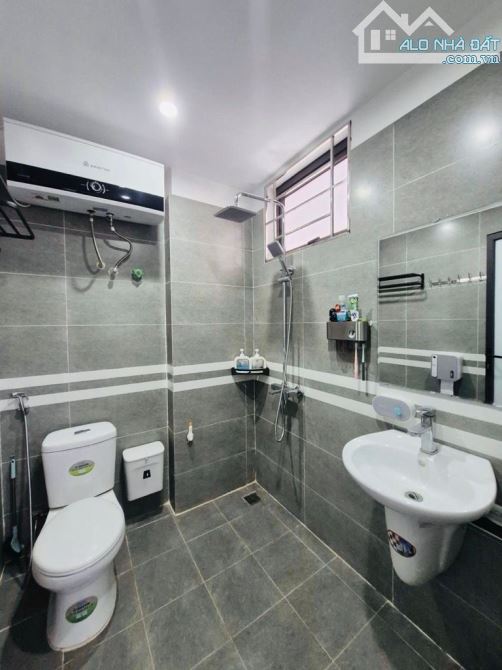 Bán nhà phố Bạch Mai , ngõ rộng , gần phố , cách ô tô tránh 15m . Dt 40m x 5Tx 10,5 tỷ