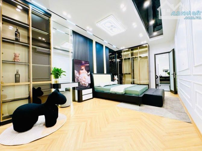 SIÊU PHẨM Cầu Giấy-Ngõ thông-Thang máy nhập khẩu-Cho thuê kinh doanh cực đỉnh-16 tỷ CHỐT