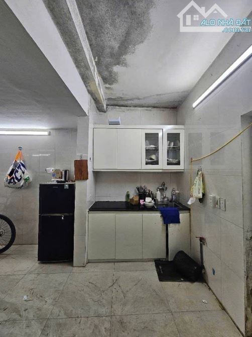 BÁN NHÀ PHỐ TRƯƠNG ĐỊNH , 27 M2, 3 TẦNG ,MT 7.8 M. GIÁ 5.6 TỶ. NGÕ NÔNG, GẦN PHỐ