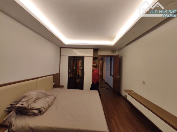 Bán nhà Đê La Thành 35m2 hai mặt ngõ vị trí đẹp thoáng sáng 8.8 tỷ