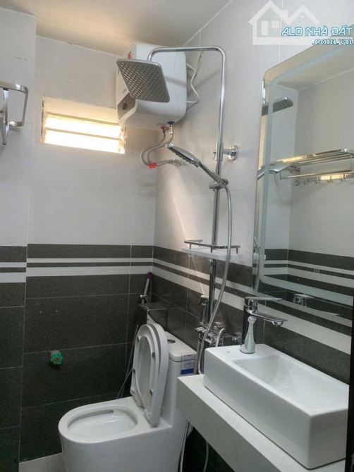 CC BÁN NHÀ BÙI XƯƠNG TRẠCH THANH XUÂN 32M 5 TẦNG . 1 NHÀ RA Ô TÔ TRÁNH 8,85 TỶ THƯƠNG LƯỢN