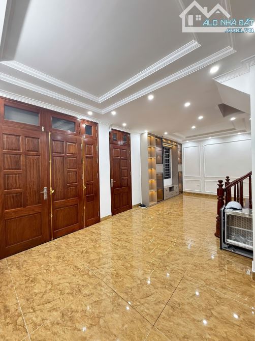 Võ Thị Sáu - HBT, chỉ 11,5tỷ/50m2 ,10m ra ôtô , 40m ra phố, 6ngủ, giá tốt nhất thị trường