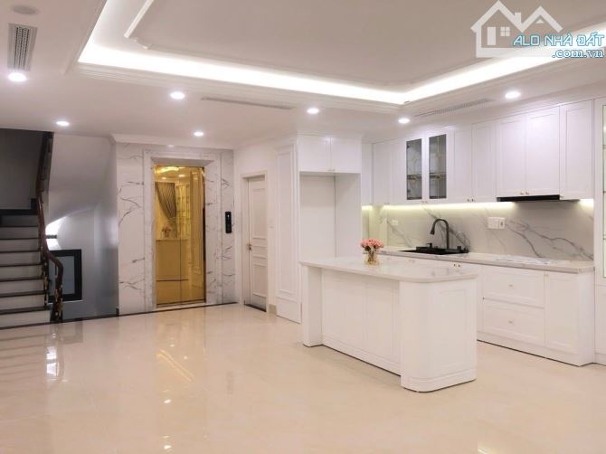 Nhà Tam Trinh Hoàng Mai – 75m² – 7 tầng – gara 2 ô tô – vị trí gần mặt phố