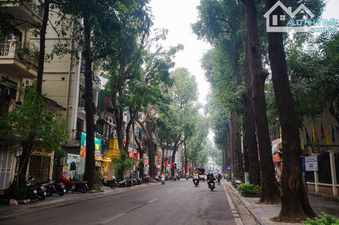 BÁN NHANH ĐẤT MẶT PHỐ LÒ ĐÚC, 200M2, MT 8.3M, 125 TỶ