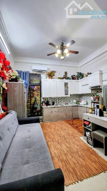 Nhà đẹp Vũ Tông Phan – Ô tô đỗ cửa – Nhiều phòng – Để ở đẹp, dễ kinh doanh hoặc cho thuê