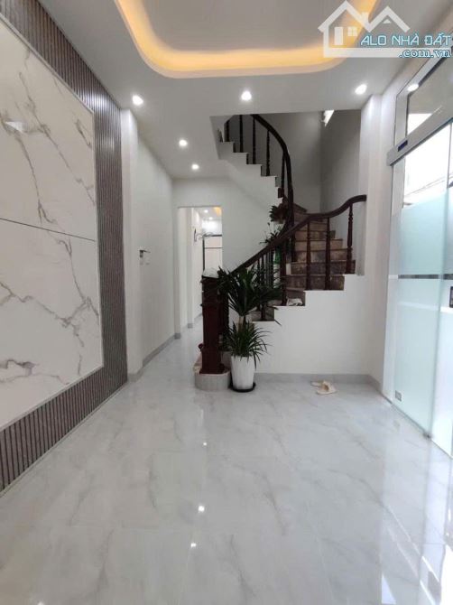 CC BÁN NHÀ BÙI XƯƠNG TRẠCH THANH XUÂN 32M 5 TẦNG . 1 NHÀ RA Ô TÔ TRÁNH 8,85 TỶ THƯƠNG LƯỢN