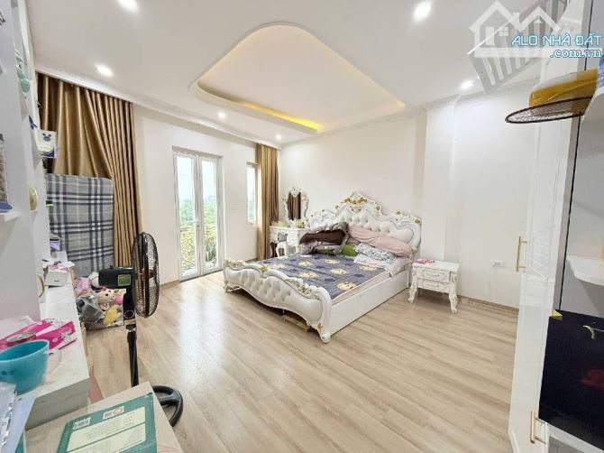 LẠC LONG QUÂN HẠ CHÀO 4 TỶ CHỦ CẦN BÁN GẤP ÔTÔ TRÁNH - VĂN PHÒNG ĐỈNH - CHO THUÊ DÒNG