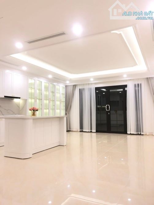 Nhà Tam Trinh Hoàng Mai – 75m² – 7 tầng – gara 2 ô tô – vị trí gần mặt phố