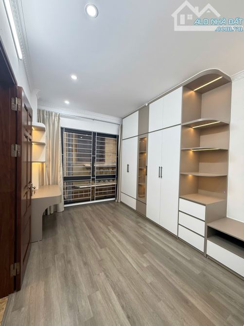 Võ Thị Sáu - HBT, chỉ 11,5tỷ/50m2 ,10m ra ôtô , 40m ra phố, 6ngủ, giá tốt nhất thị trường