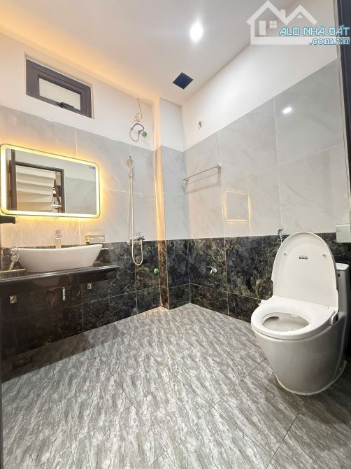 Võ Thị Sáu - HBT, chỉ 11,5tỷ/50m2 ,10m ra ôtô , 40m ra phố, 6ngủ, giá tốt nhất thị trường