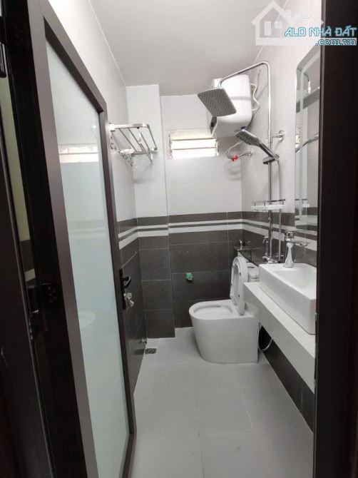 CC BÁN NHÀ BÙI XƯƠNG TRẠCH THANH XUÂN 32M 5 TẦNG . 1 NHÀ RA Ô TÔ TRÁNH 8,85 TỶ THƯƠNG LƯỢN