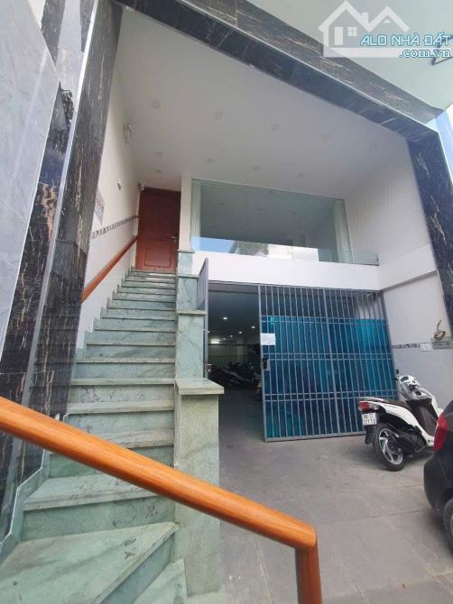 Mặt Tiền Trần Bá Giao - CHDV 11PN- Ngang 6,5m- nở hậu 6,8m - 10