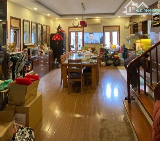 BÁN NHÀ LẠC LONG QUÂN 73m2 SỔ × 4T. NHÀ DÂN XÂY - 2 Ô TÔ TRÁNH ĐỖ - CỰC GẦN MẶT PHỐ