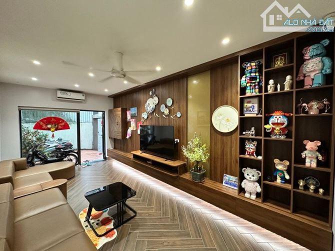 BÁN NHÀ TT ĐỐNG ĐA PHỐ XÃ ĐÀN SỔ VUÔNG 76 M NHỈNH 14TỶ FULL NỘI THẤT NGÕ THÔNG THOÁNG