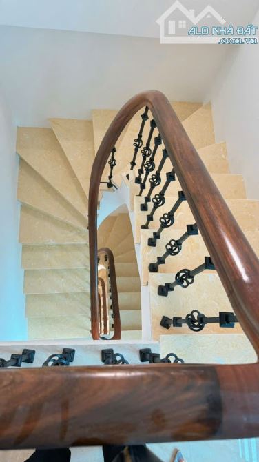 Bán nhà riêng phân lô phố Trung Kính, 80m2, 7 tầng, MT 5,1m, gần phố, nhỉnh 40 tỷ