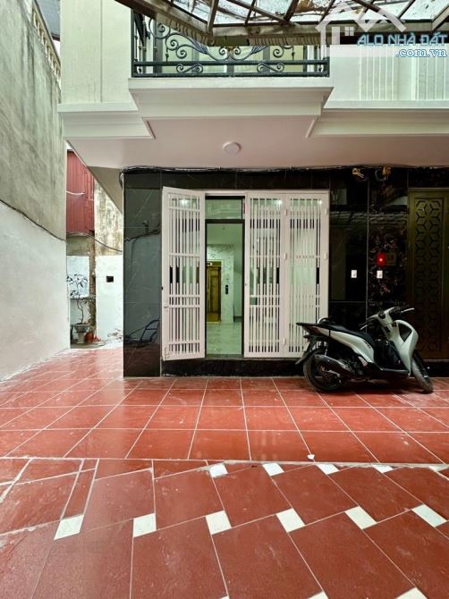 Sát Lò Đúc-5 tầng thang máy,lô góc thoáng-45m2-12 tỷ 6