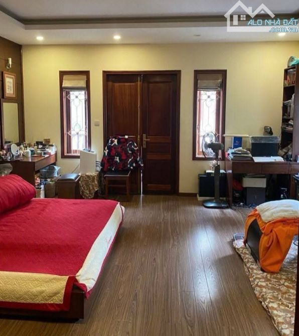 BÁN NHÀ LẠC LONG QUÂN 73m2 SỔ × 4T. NHÀ DÂN XÂY - 2 Ô TÔ TRÁNH ĐỖ - CỰC GẦN MẶT PHỐ