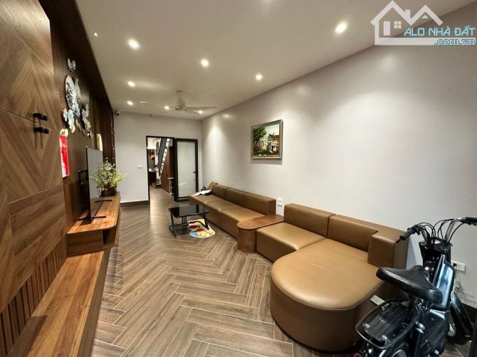 BÁN NHÀ TT ĐỐNG ĐA PHỐ XÃ ĐÀN SỔ VUÔNG 76 M NHỈNH 14TỶ FULL NỘI THẤT NGÕ THÔNG THOÁNG