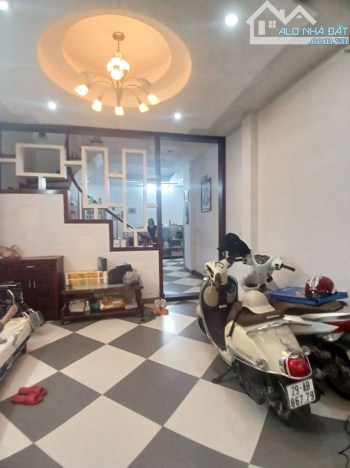 BÁN NHÀ PHỐ TRUNG LIỆT ĐỐNG ĐA GẦN OTO TRÁNH TRƯỚC NHÀ THOÁNG RỘNG DÂN XÂY CHẮC CHẮN