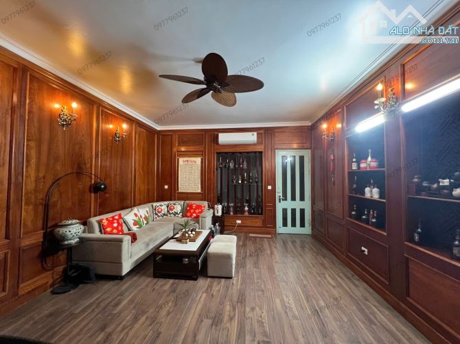 BÁN NHÀ HOÀNG QUỐC VIỆT 70m2 × 5T . 2 THOÁNG + 2 Ô TÔ TRÁNH ĐỖ + VỈA HÈ TRƯỚC NHÀ