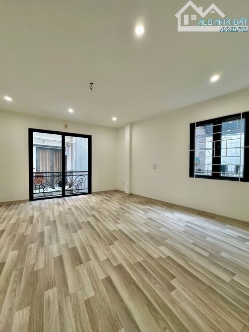 Sát Lò Đúc-5 tầng thang máy,lô góc thoáng-45m2-12 tỷ 6