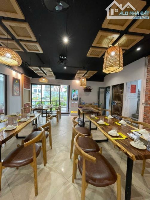 CỰC PHẨM MẶT PHỐ TRẦN KIM XUYẾN – KD SẦM UẤT- 153M2 – MT 8.8M – 2 THOÁNG, VIEW BỂ BƠI