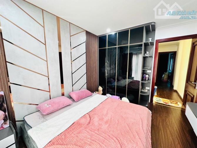 Hót Bán Nhà Lạc Long Quân - Nhà Đẹp Full Nội Thất,Oto Đỗ Cửa - 45m 5 Tầng Nhỉnh 14 Tỷ