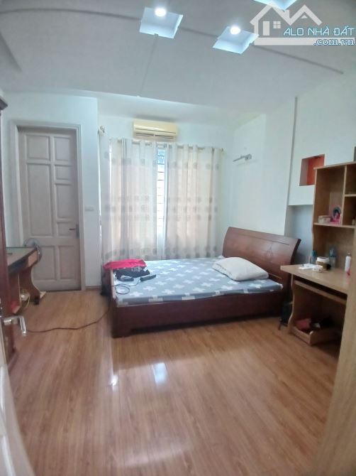 BÁN NHÀ PHỐ TRUNG LIỆT ĐỐNG ĐA GẦN OTO TRÁNH TRƯỚC NHÀ THOÁNG RỘNG DÂN XÂY CHẮC CHẮN