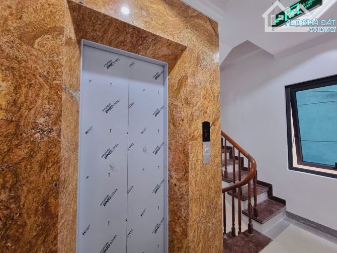 Bán nhà riêng mặt ngõ Hoàng Quốc Việt, 51m2, 5 tầng, thang máy, MT 5.2m, lô góc, nhỉnh 21