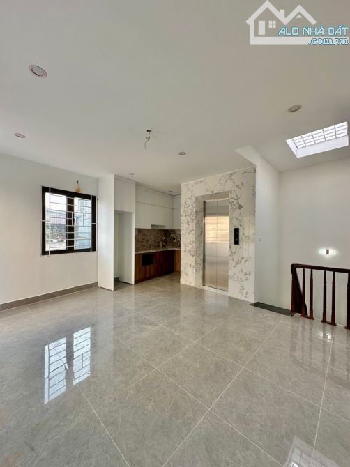 Sát Lò Đúc-5 tầng thang máy,lô góc thoáng-45m2-12 tỷ 6