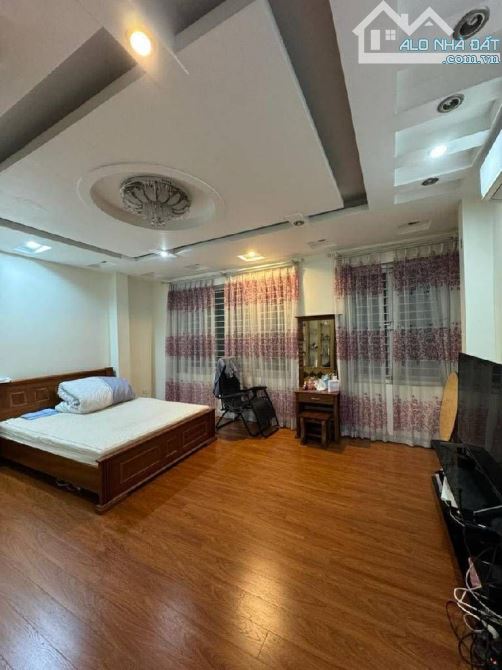 BÁN NHÀ TT ĐÔNG ĐA VỊ TRÍ GẦN PHỐ NGÕ OTO CÁCH PHỐ PHƯƠNG MAI 20M DT 50M NHỈNH 16 TỶ