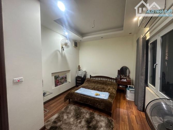 BÁN NHÀ VĂN CAO- 5 TẦNG KIÊN CỐ - SỔ VUÔNG VẮN-GẦN Ô TÔ