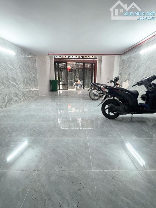 CCMN SIÊU RẺ KHƯƠNG TRUNG GARA Ô TÔ 93m2 THANG MÁY. 20 PHÒNG