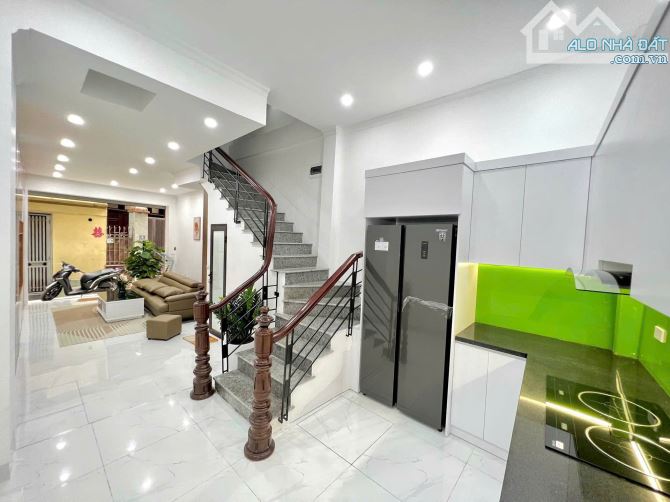 Nhà phố Minh Khai - 5 tầng gần oto - Ngõ thông ba gác tránh - Hàng xóm Times city