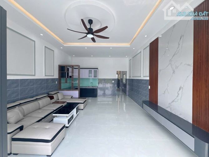 Nhà Mái Hộp 5 x 20m Ngay Mỹ Lộc Cần Giuộc Full Nội Thất. Sổ Hồng Riêng - 1