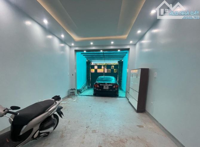 Bán Nhà khu Phân lô Hoàng Quốc Việt - Ô tô tránh - 25.5 Tỷ - DT 83m - mặt tiền 4.2m,