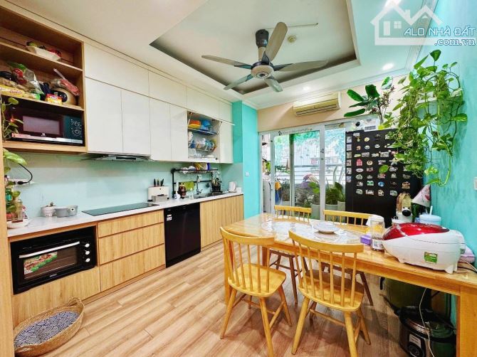 Siêu hiếm căn chung cư Tân Mai, Đền Lừ, 65m2 gồm 2 ngủ, Giá: 4.65 tỷ