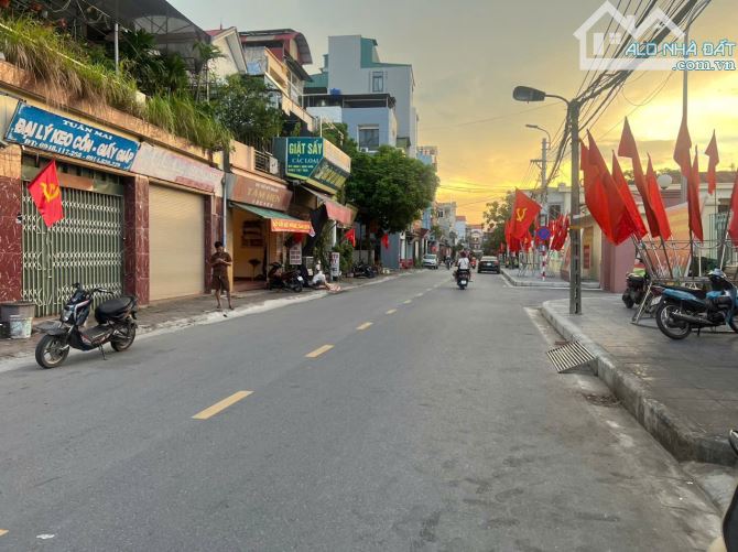 NR xịn xò nằm ở Khu đô thị mới Phù Khê, Bắc Ninh 54m2, giá chỉ 5 tỷ VND. Mặt tiền 5m, - 2