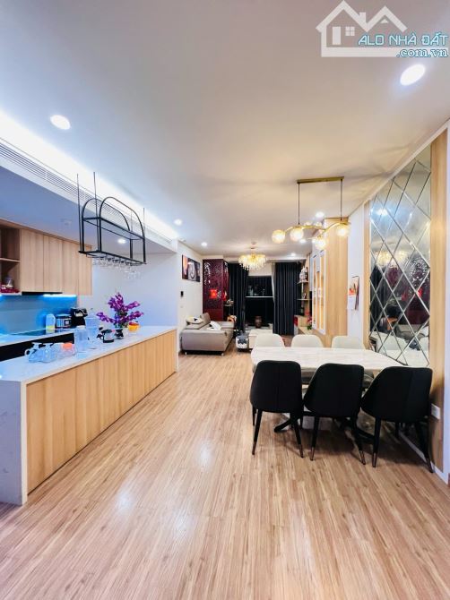 GĐ cần bán CHCC 128m 3N+1 tại Skypark, Cầu Giấy căn góc 2 ban công, full nội thất, 15 tỷ