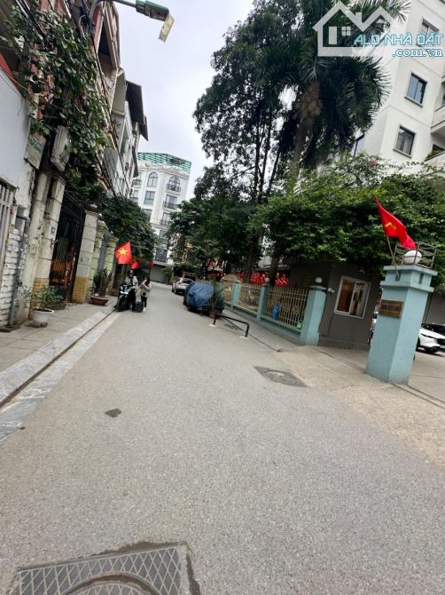 Bán Nhà khu Phân lô Hoàng Quốc Việt - Ô tô tránh - 25.5 Tỷ - DT 83m - mặt tiền 4.2m,