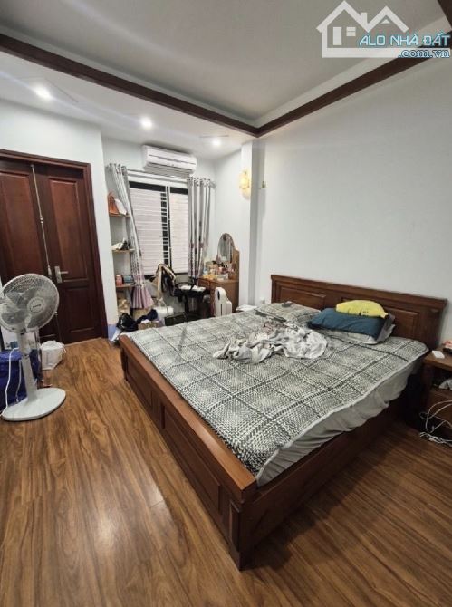 Trương Định-ngõ ba gác đỗ,5 phòng-45m2-9 tỷ 5