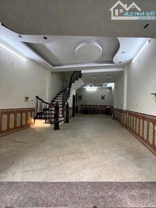 CHÍNH CHỦ BÁN NHÀ LĨNH NAM HOÀNG MAI 46M x 5 TẦNG x MT 5M GARA Ô TÔ