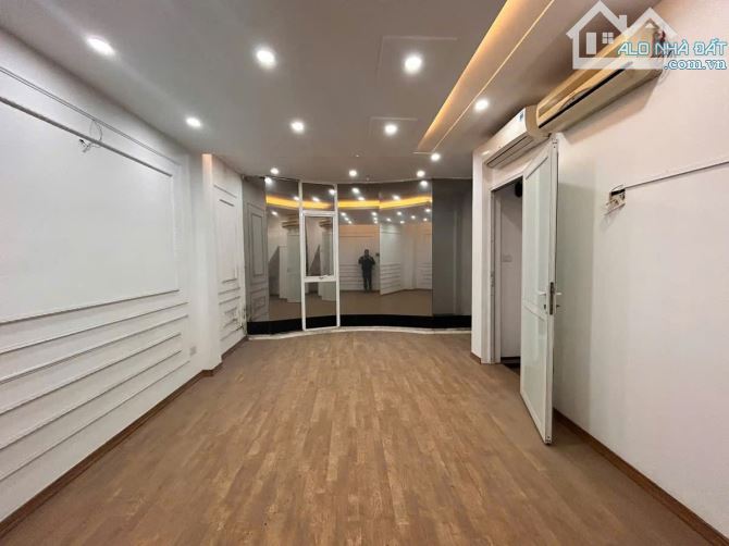 MẶT PHỐ KIM MÃ HIẾM – LÔ GÓC BA THOÁNG – VỈA HÈ RỘNG – 5 TẦNG 1 HẦM – GIÁ TỐT