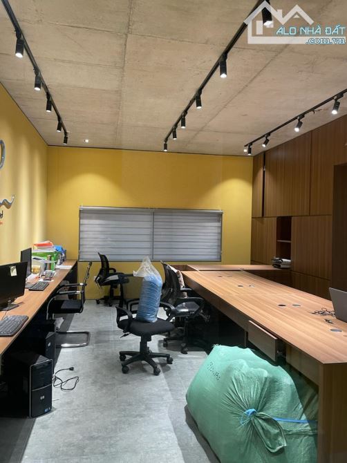 BÁN NHÀ TRẦN QUANG DIỆU - ĐỐNG ĐA - 6T THANG MÁY- LÔ GÓC - Ô TÔ VÀO NHÀ - KINH DOANH