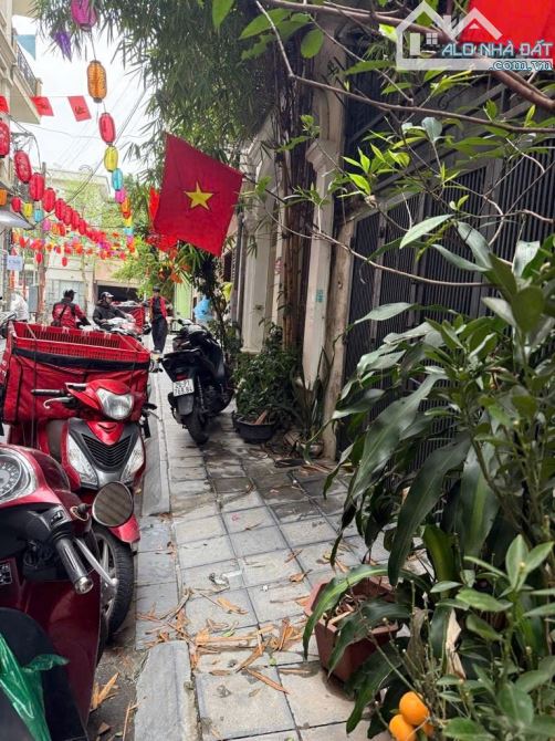 BÁN NHÀ - QUẦN NGỰA - BA ĐÌNH- 80 M - 4 TẦNG - MẶT TIỀN 4.5 M - 40 TỶ - PHÂN LÔ - Ô TÔ